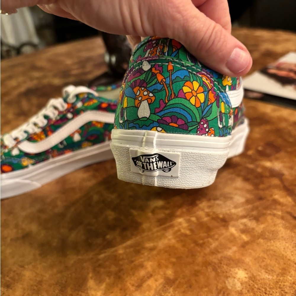 Vans - Picture 4 of 7